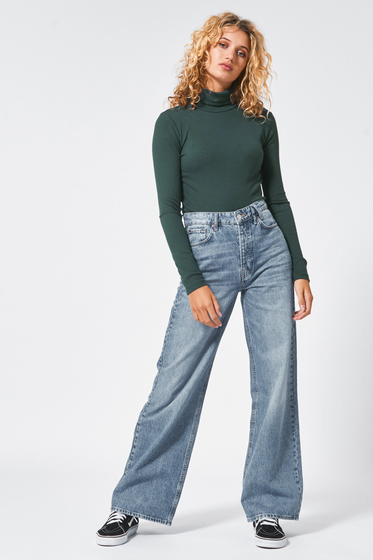 Lorrie image number 1