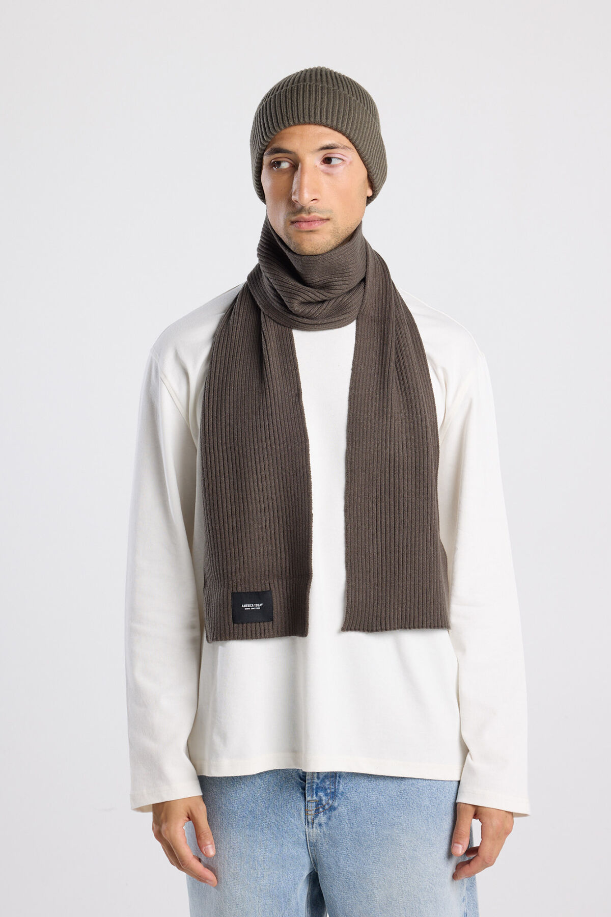 Otis 1 image number 1