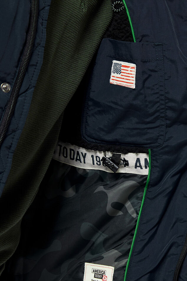 Jacket Jake Jr image number 3