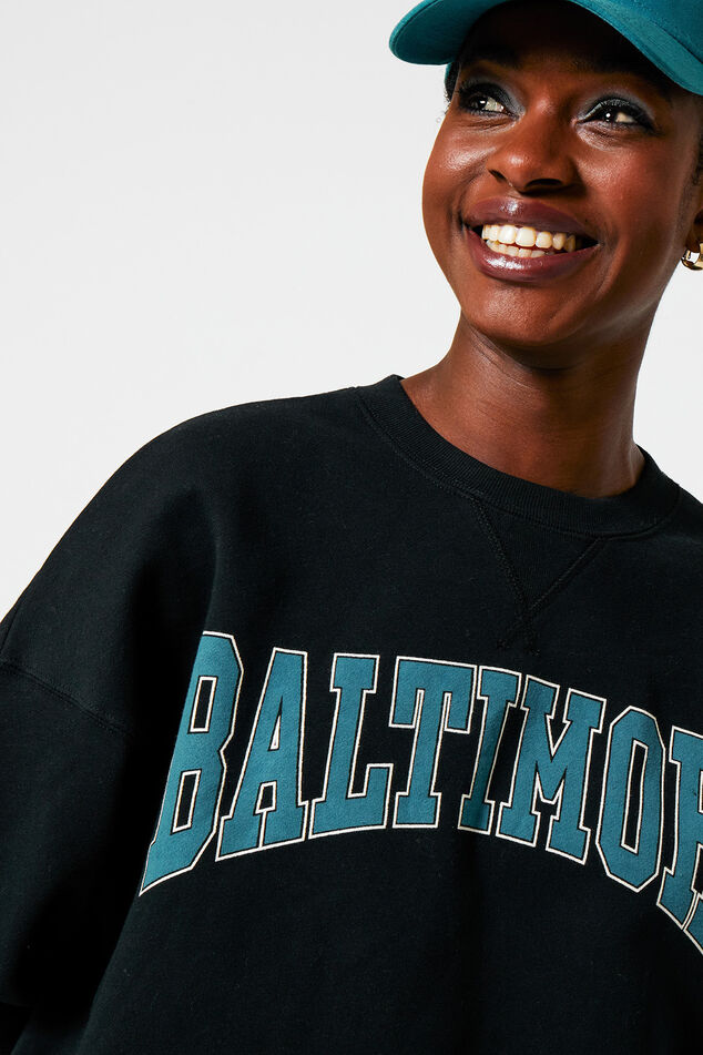 Sweater Sue image number 3