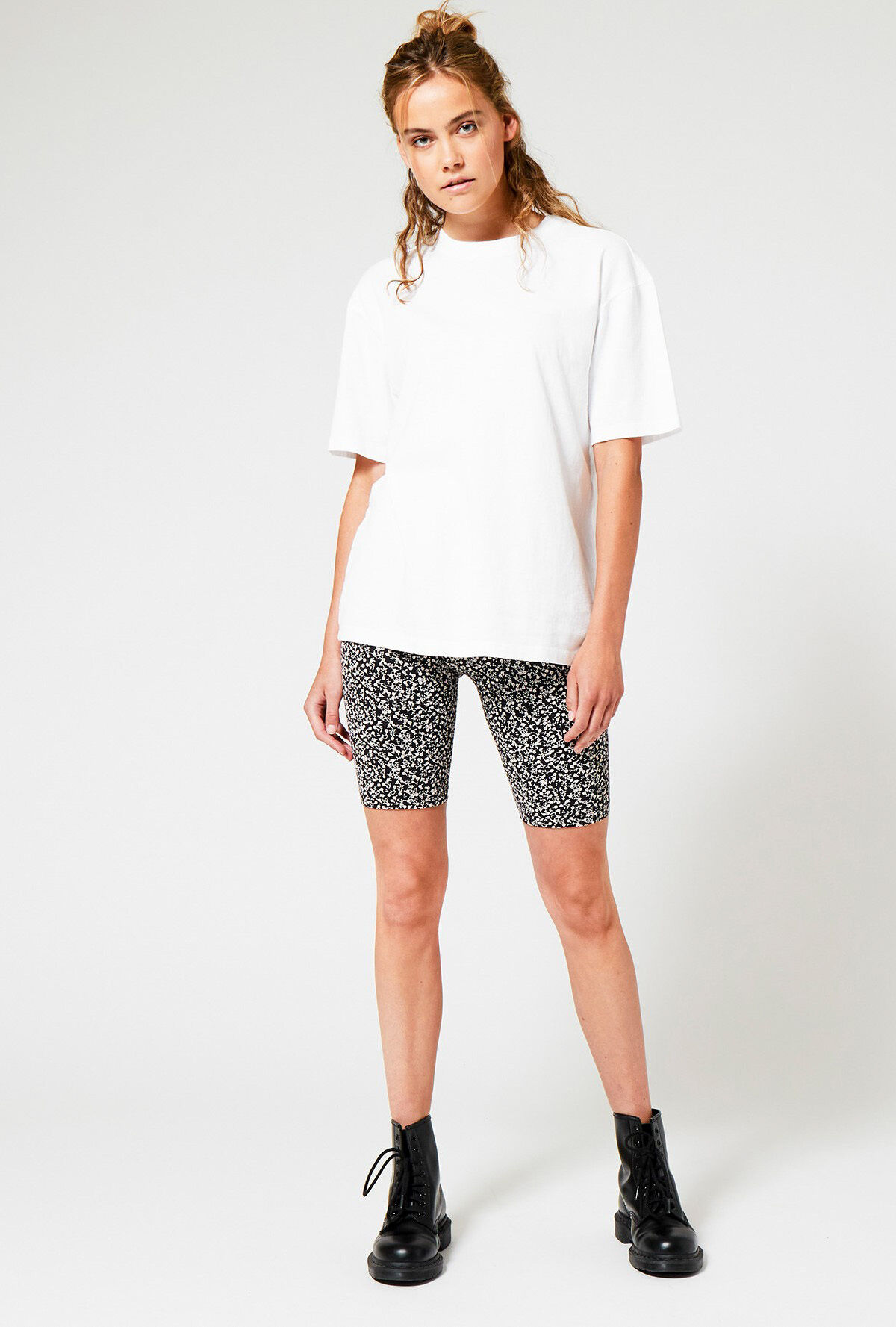 Short Naia image number 0