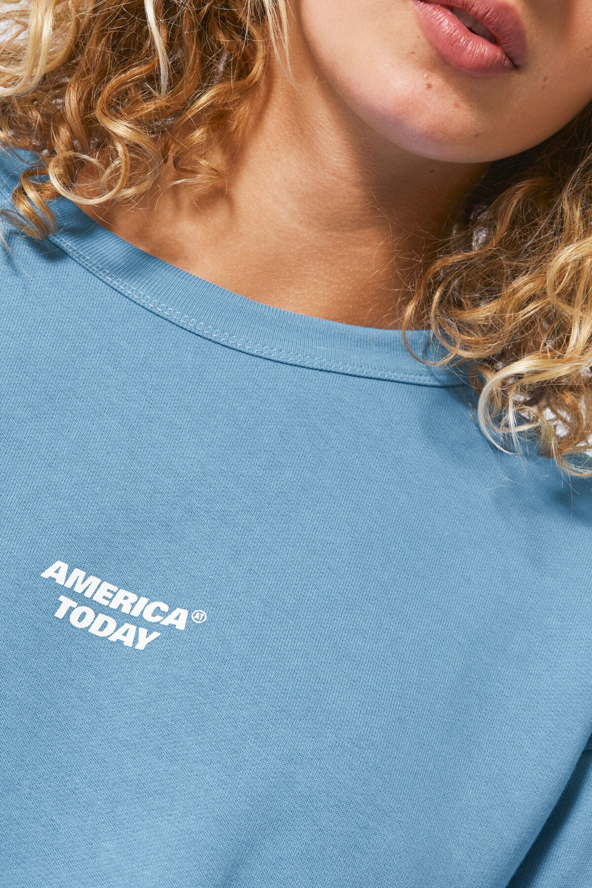 Sweater Suzy image number 3