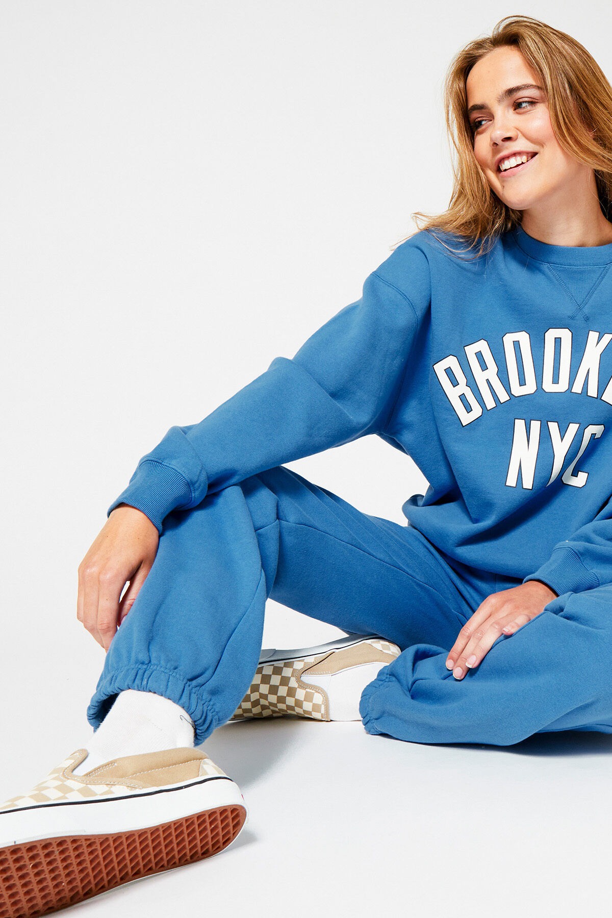 Sweater Sue image number 0