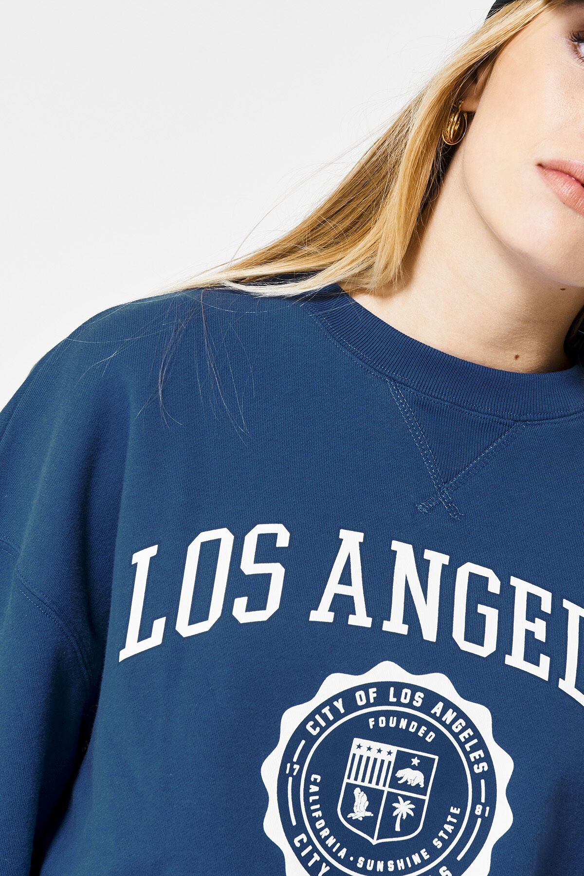 Sweater Sue image number 3