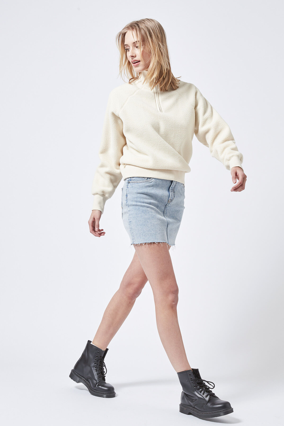 Sweater Seal image number 3