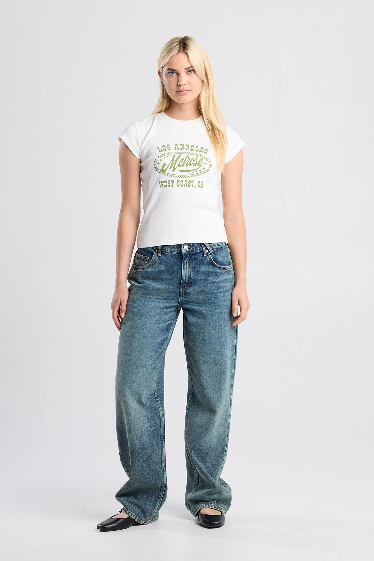 Ebony image number 1