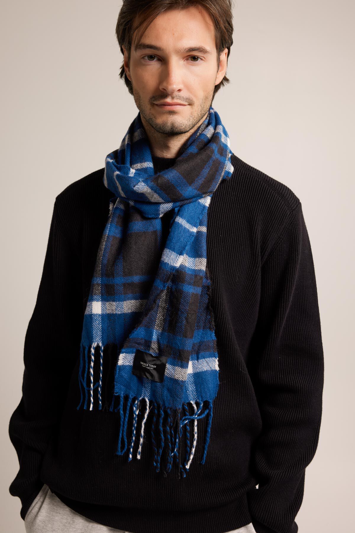 Scarf AJ image number 0