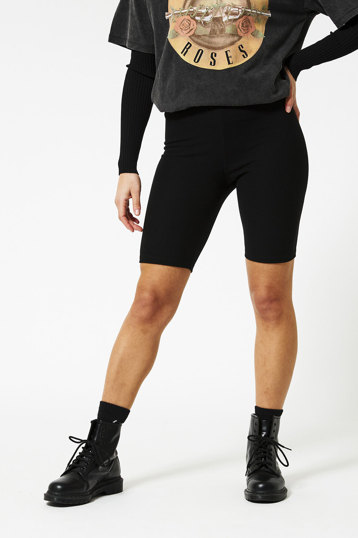 Short Naia image number 1