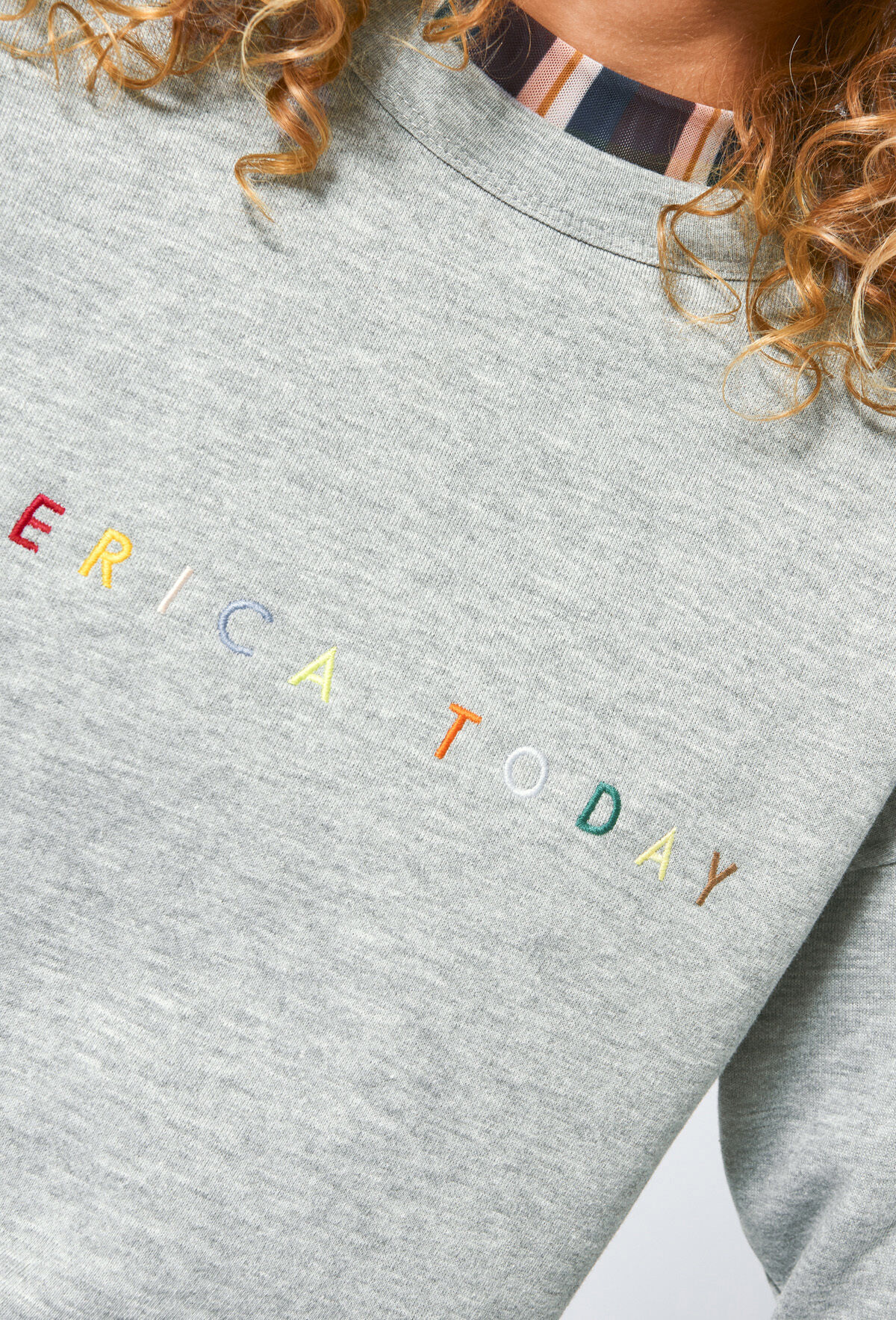 Sweater Suzy image number 3