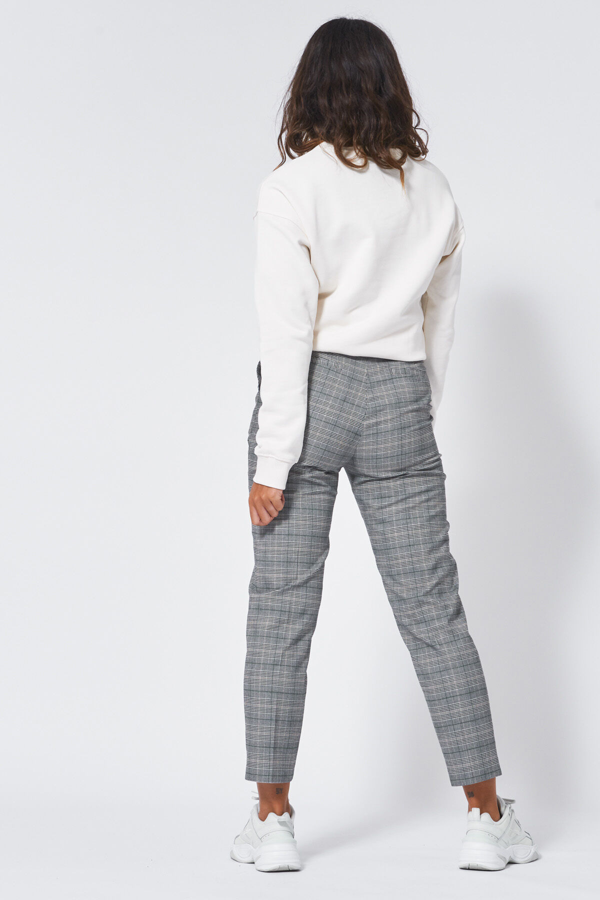 Sweater Suzy image number 1