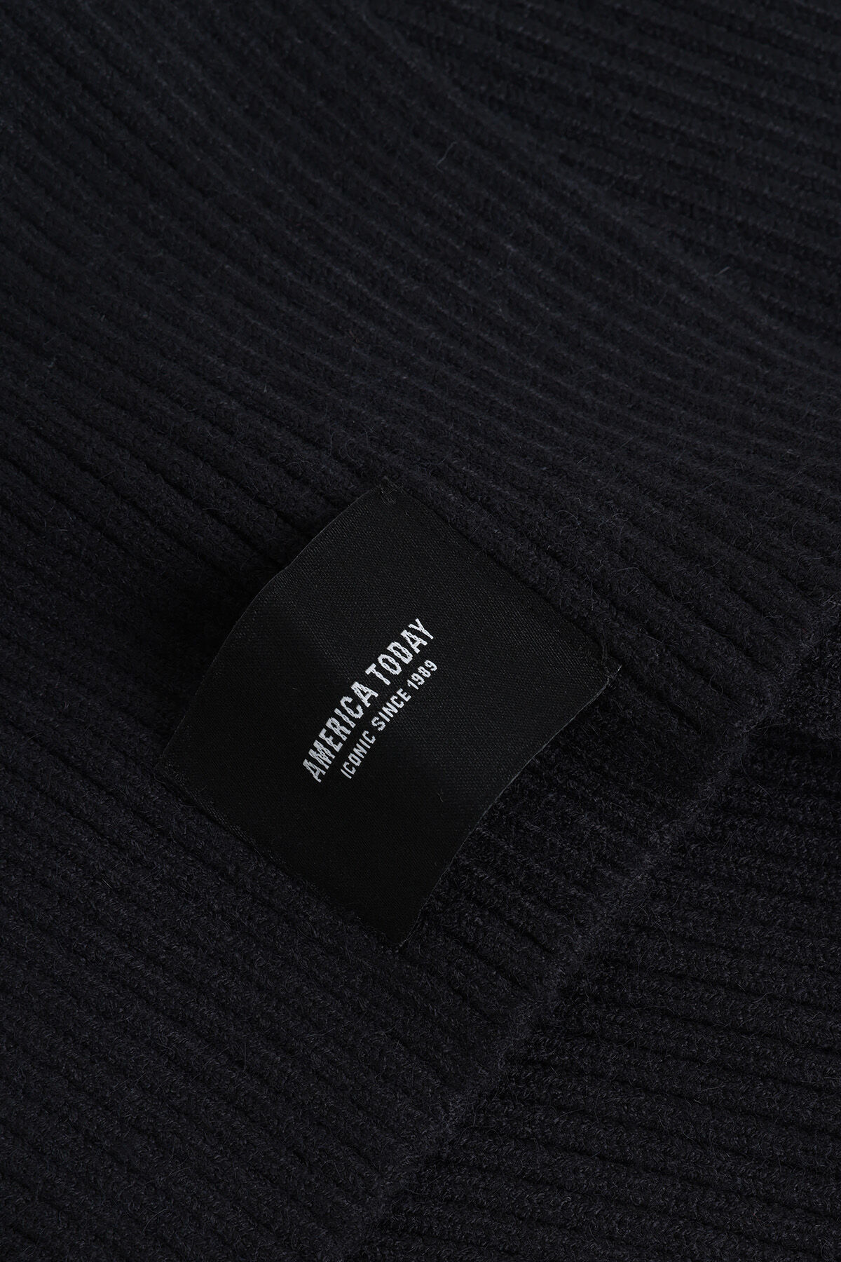 Schal Asher image number 2