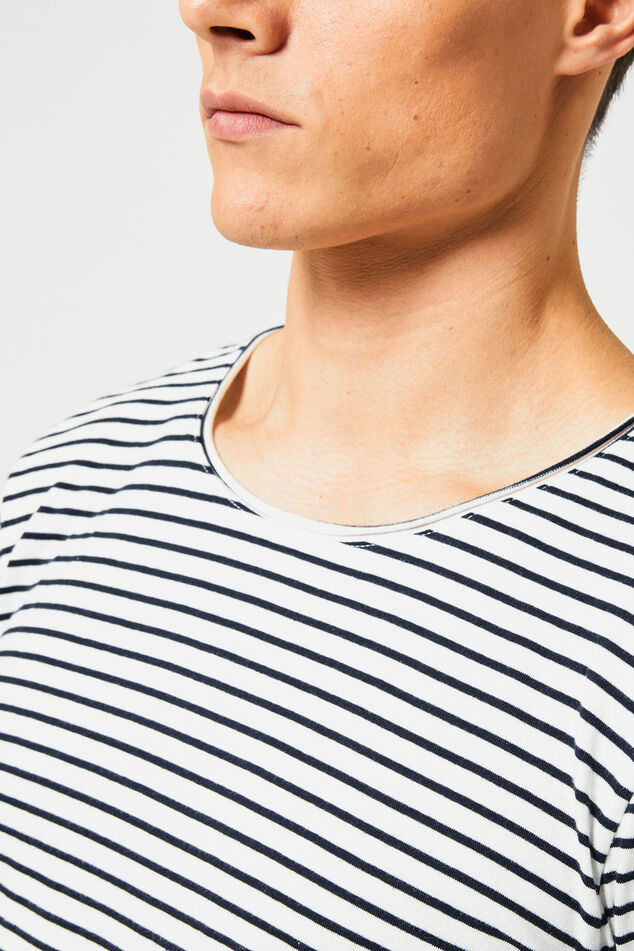 T-shirt Took image number 3