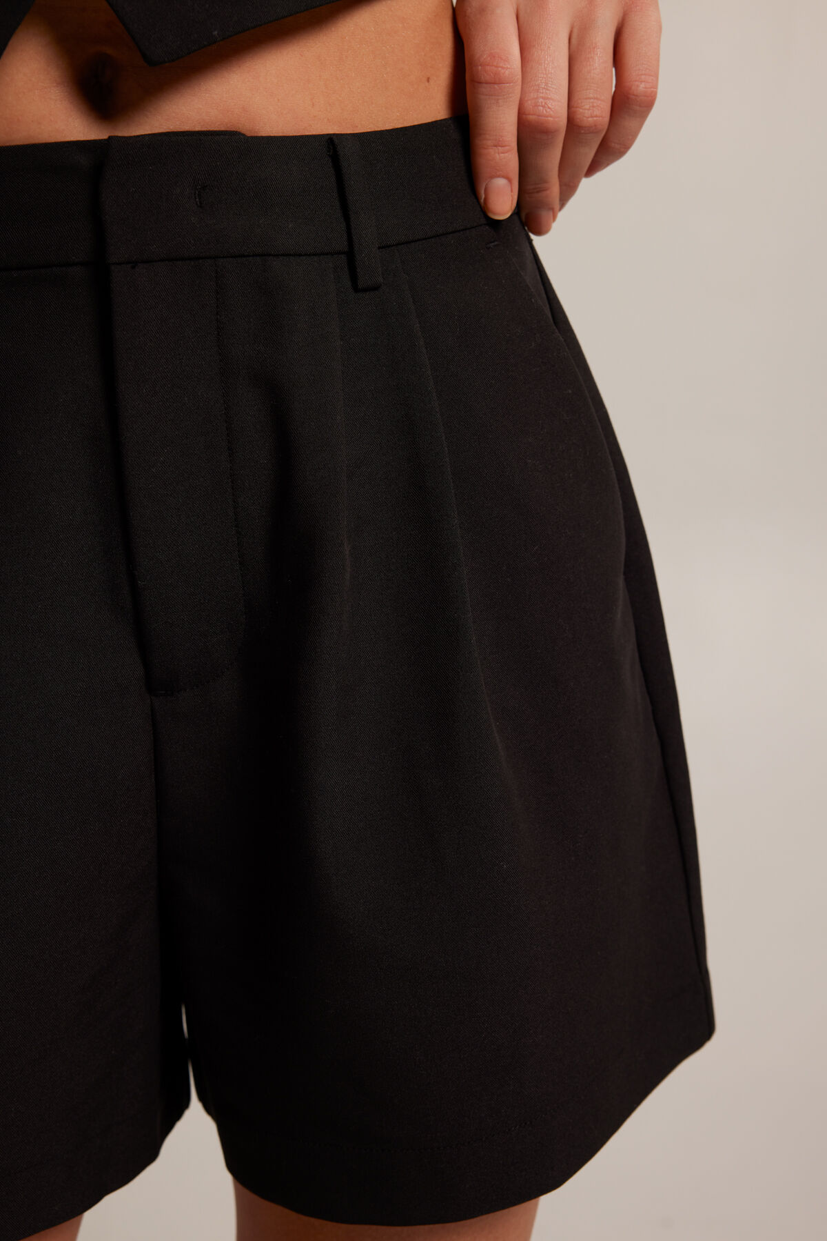 Short Noemi image number 3