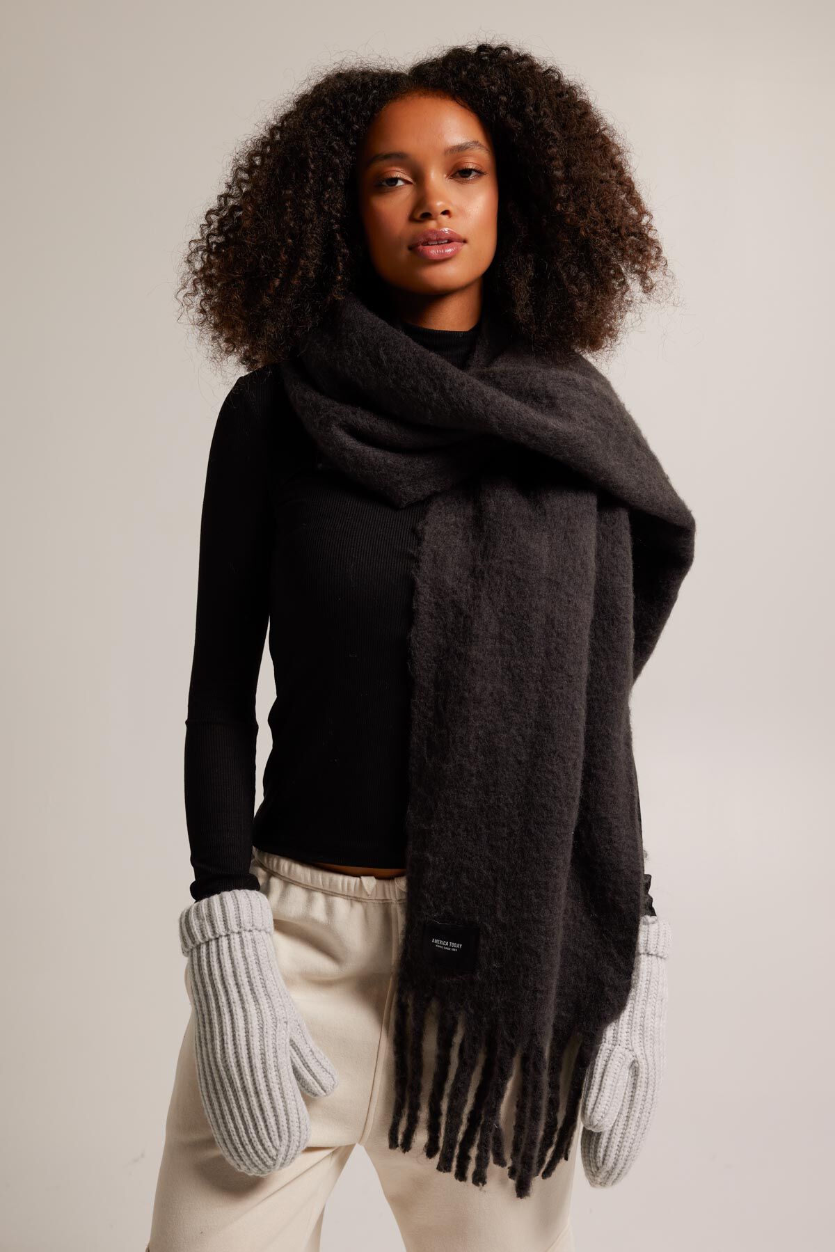 Scarf April image number 1