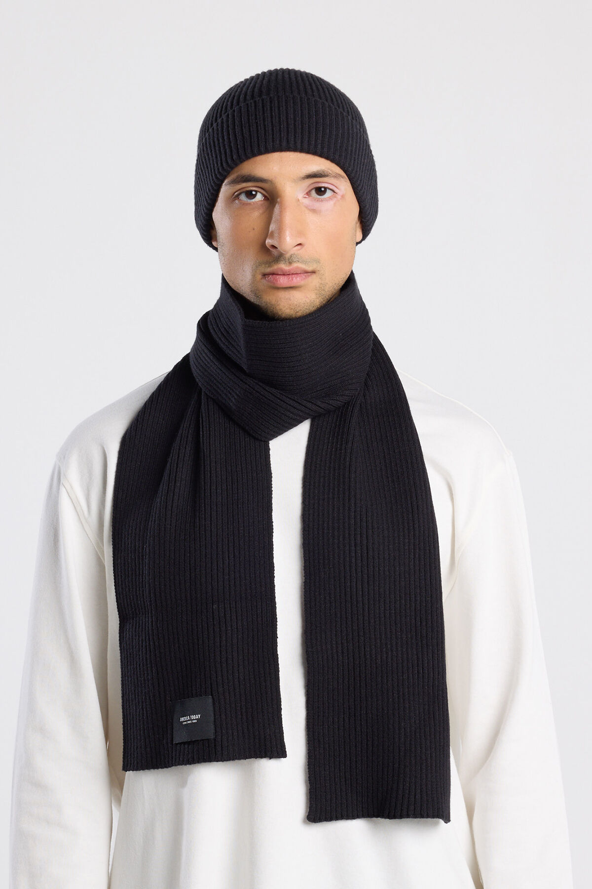 Otis 1 image number 1