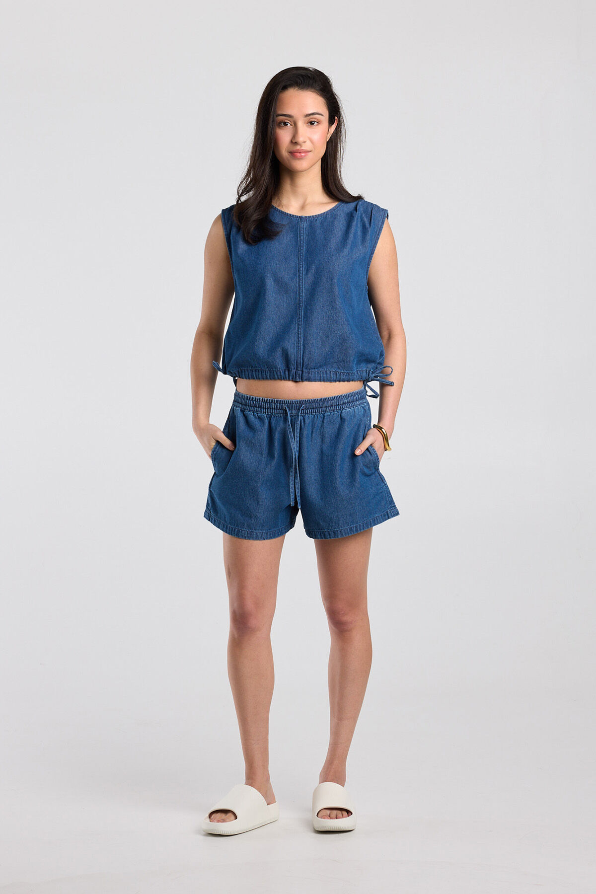 Naomi image number 1