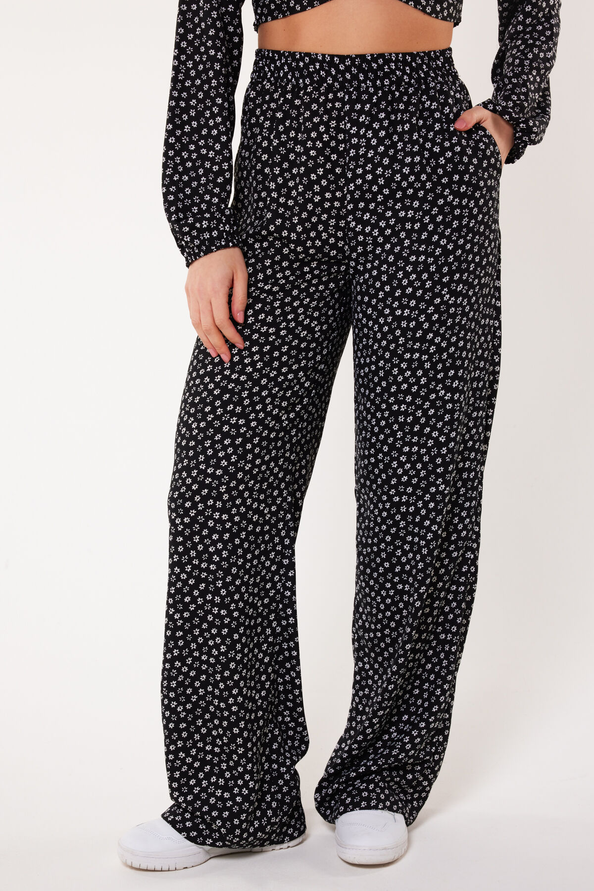 Pixie trousers top