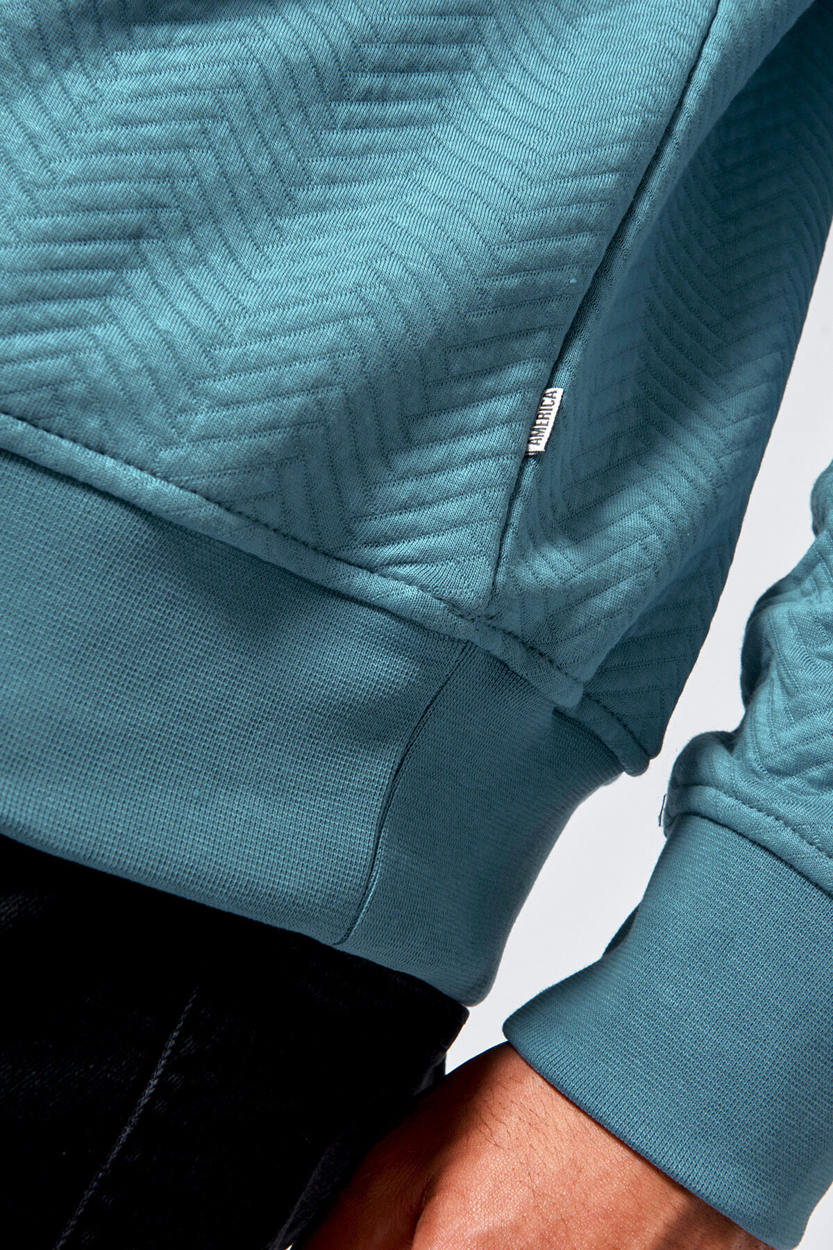 Sweater Saul image number 3