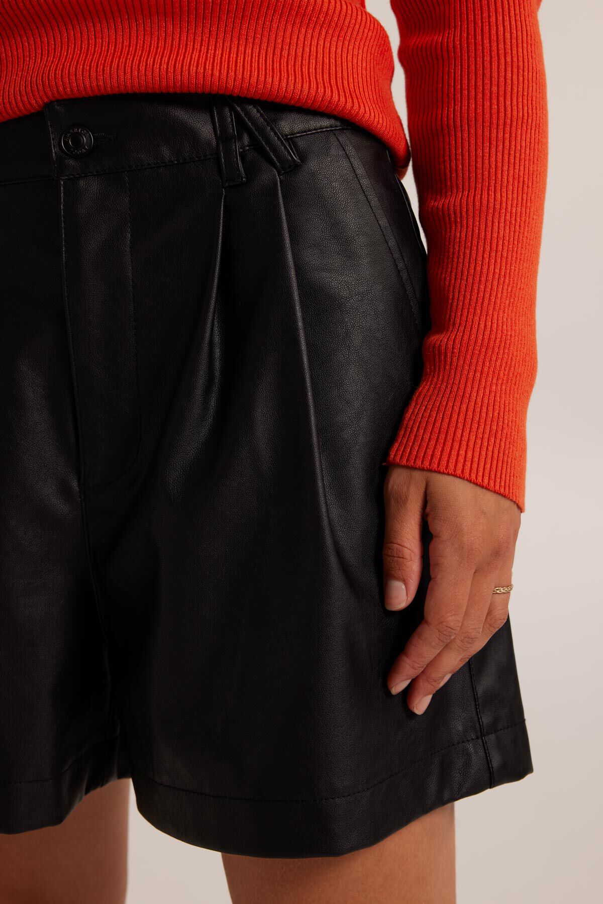 Short Neomy image number 3