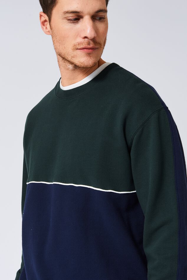 Sweater Sean image number 3