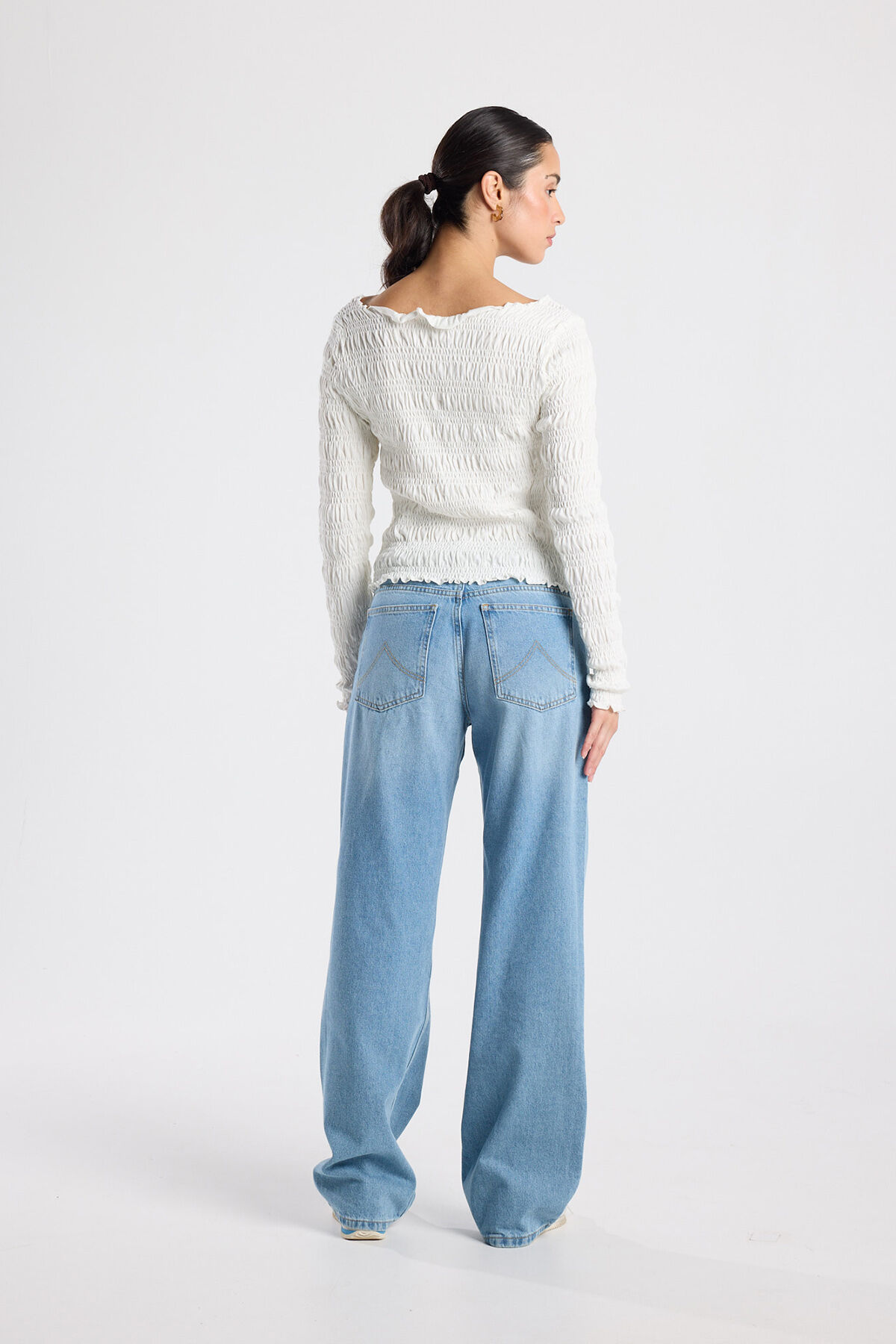 Lesley image number 2