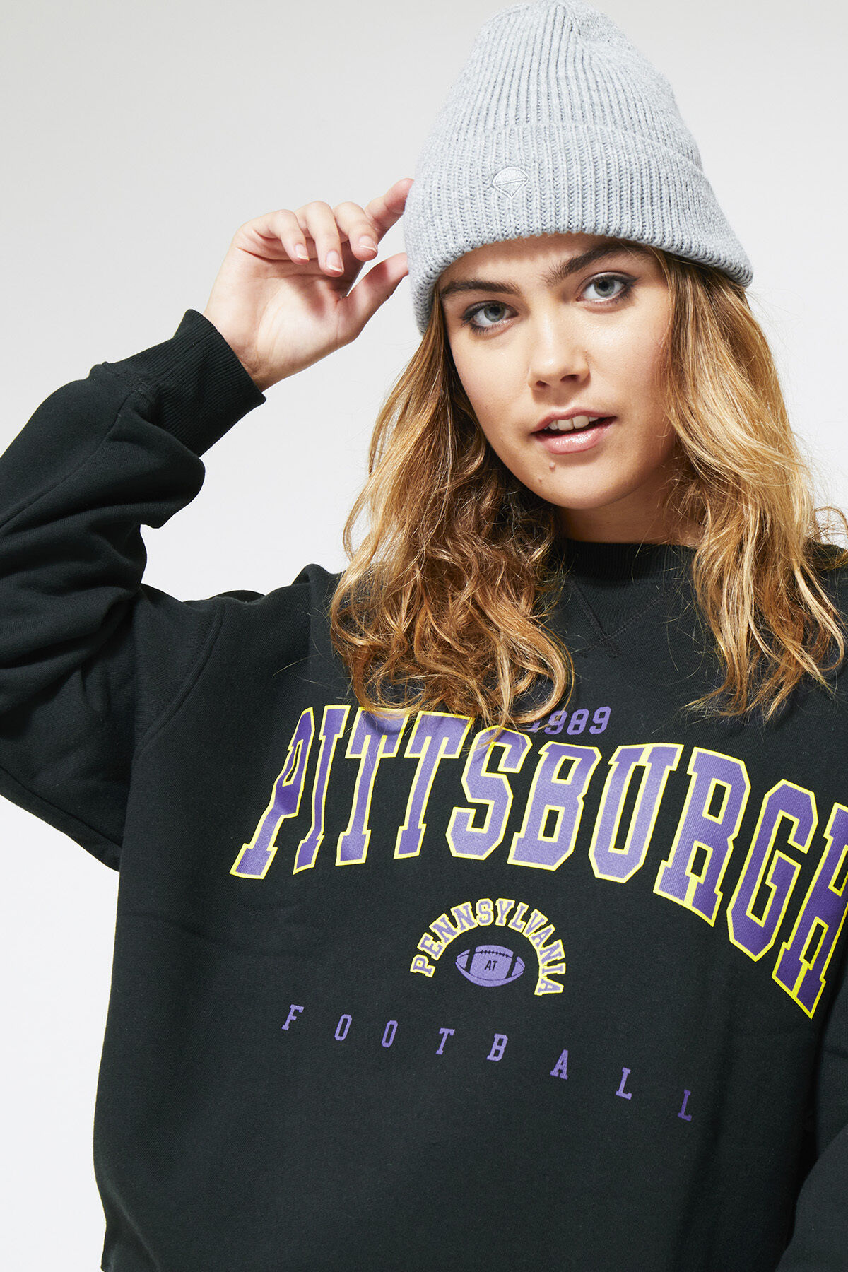 Sweater Sue image number 3