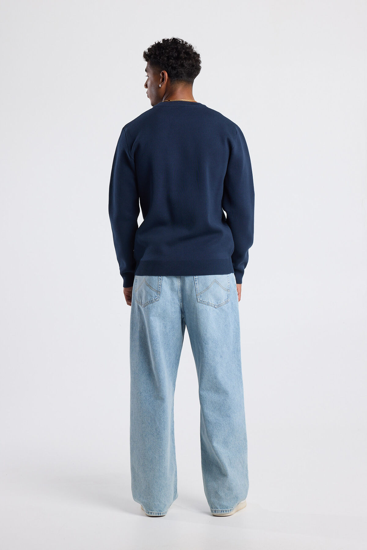 Konrad Crew image number 2