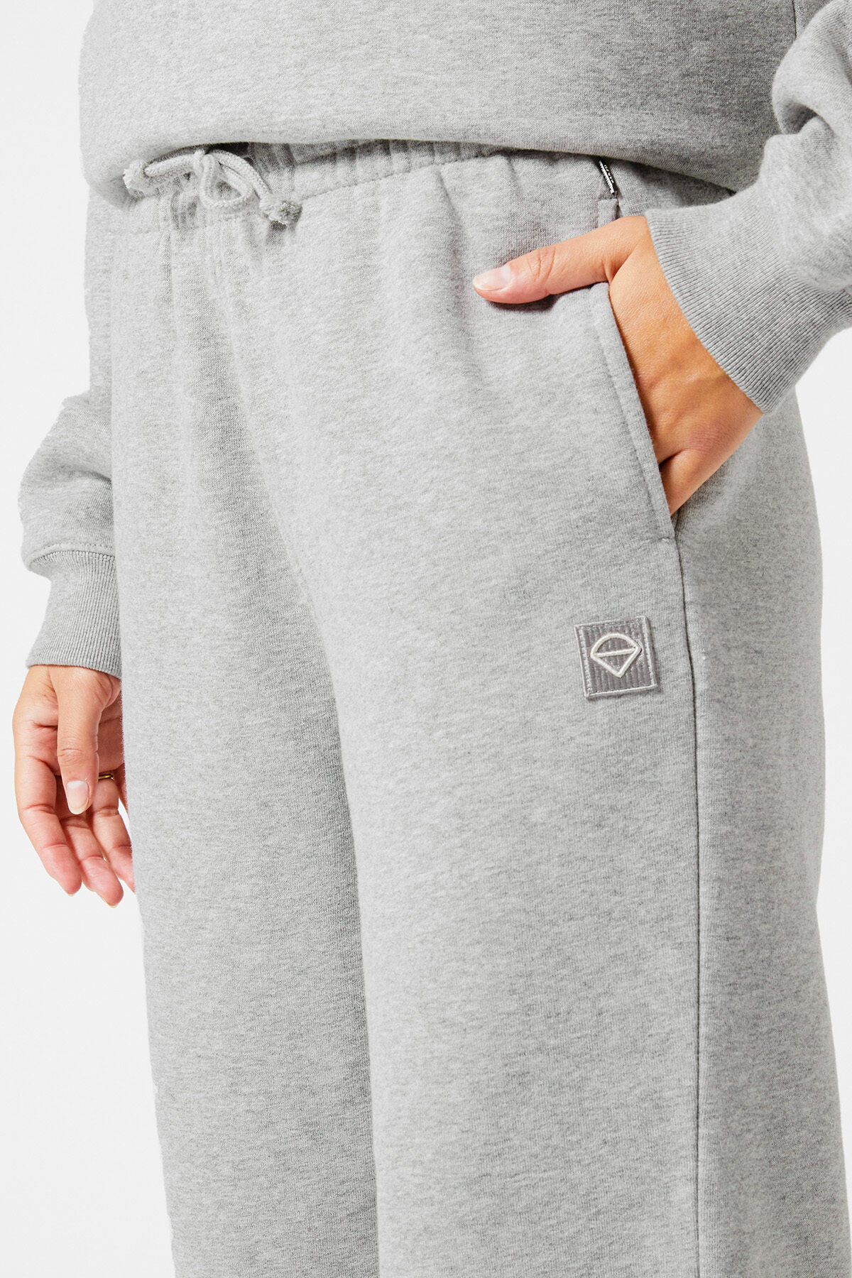 Crest image number 3