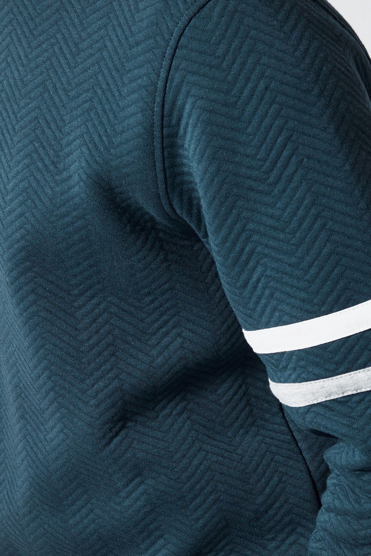 Sweater Saul image number 3