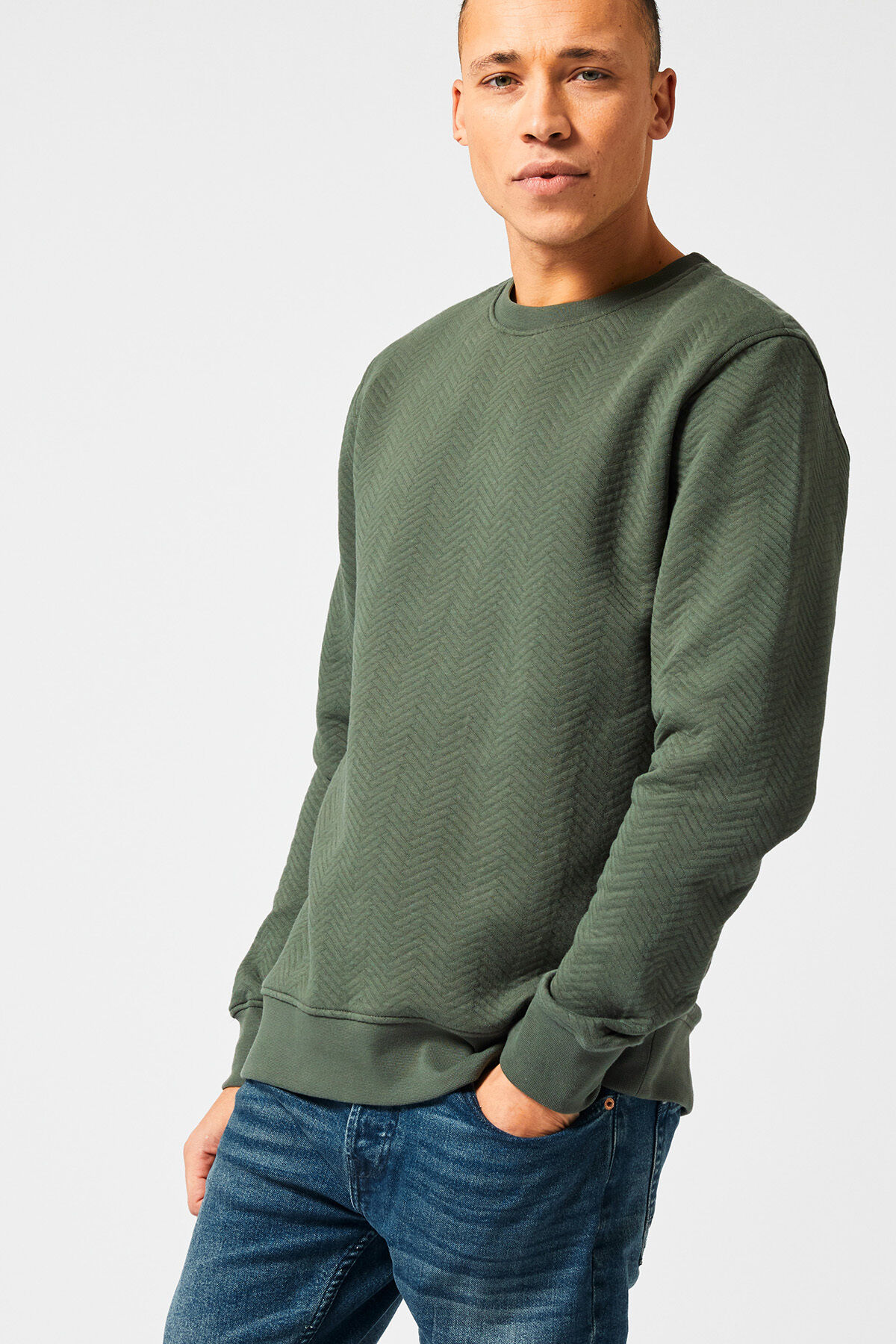 Sweater Saul image number 0