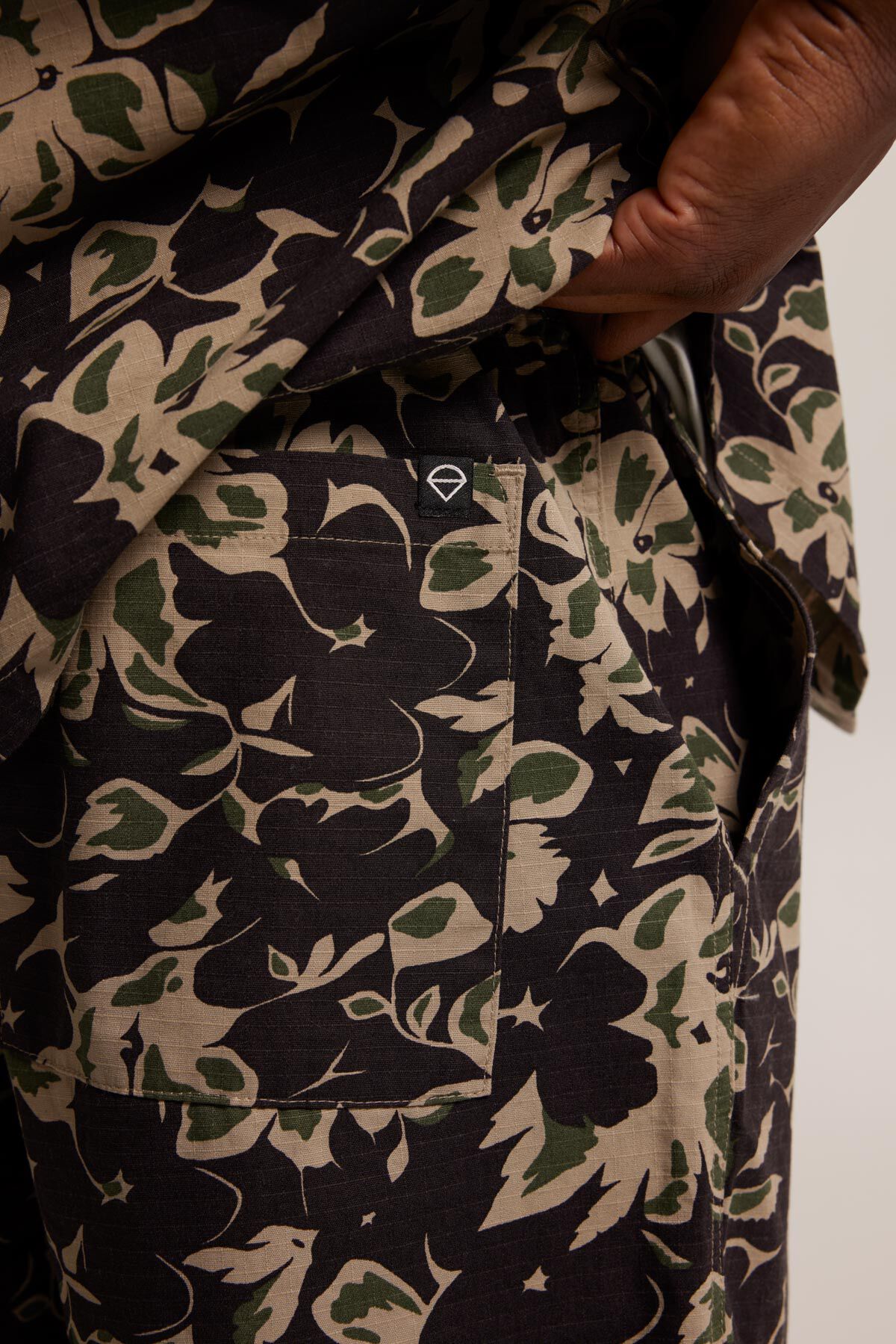 Short Noah image number 2