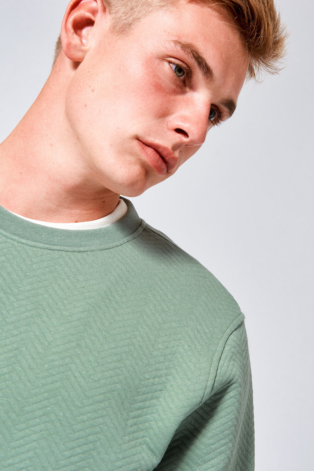 Sweater Saul image number 3