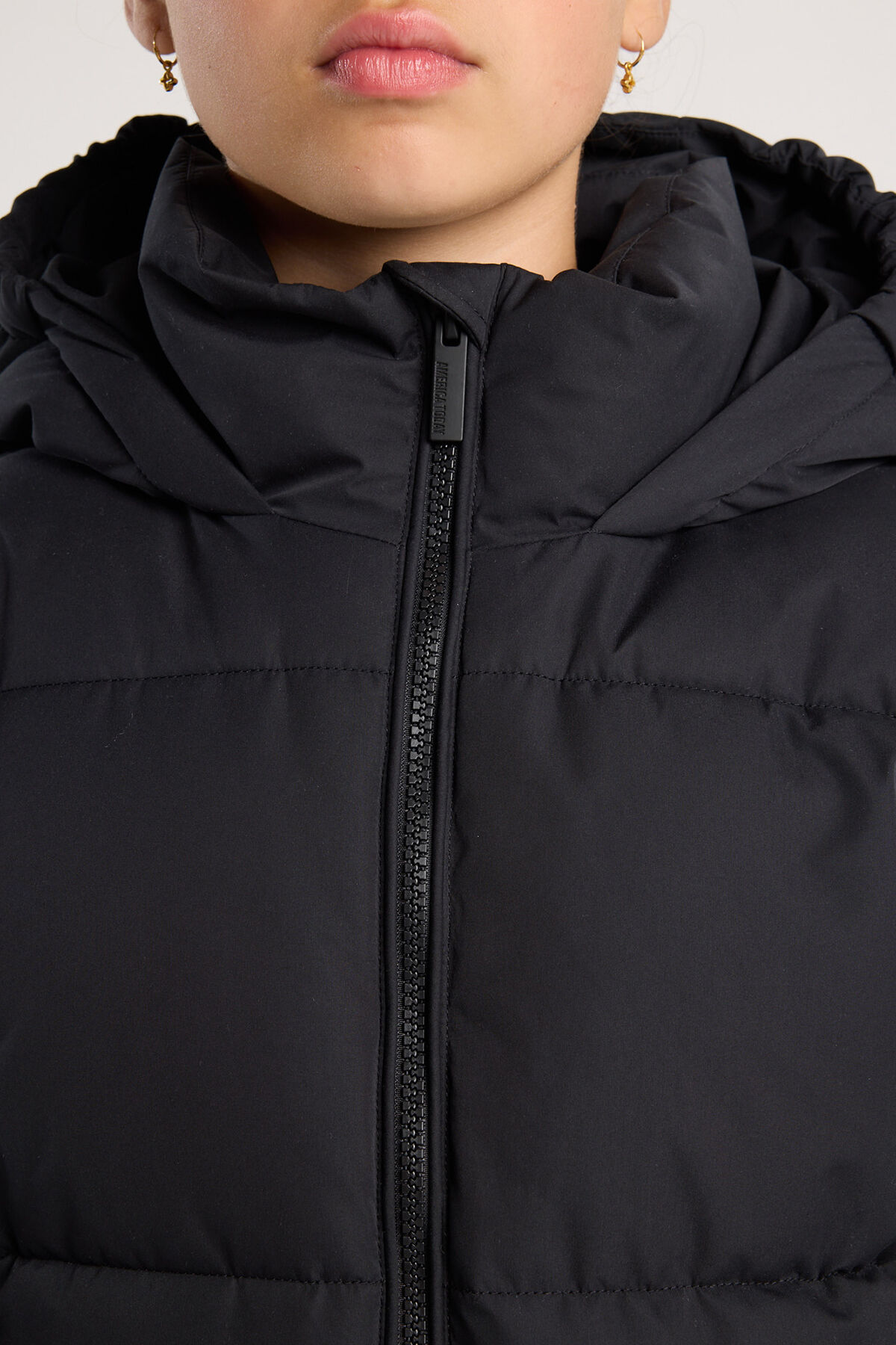 June jr image number 3