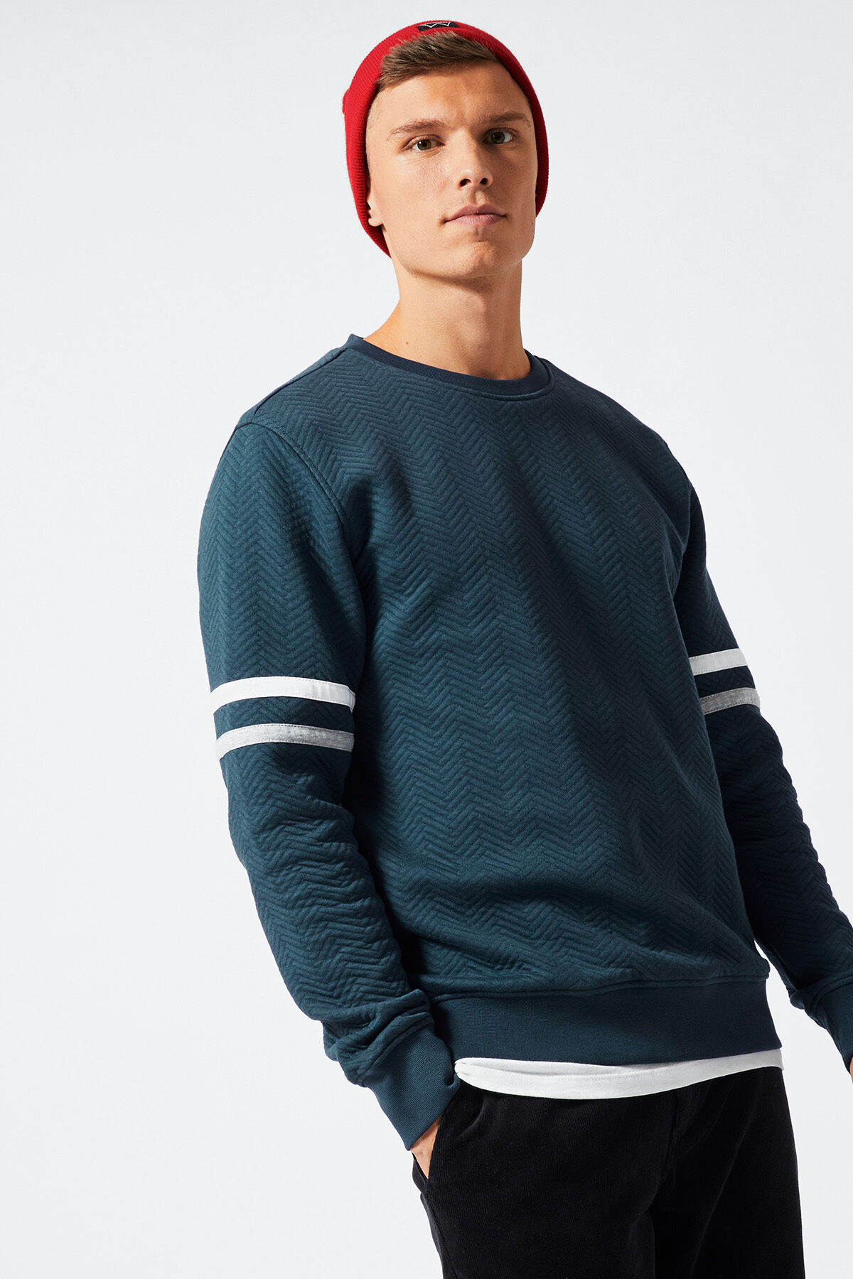 Sweater Saul image number 1