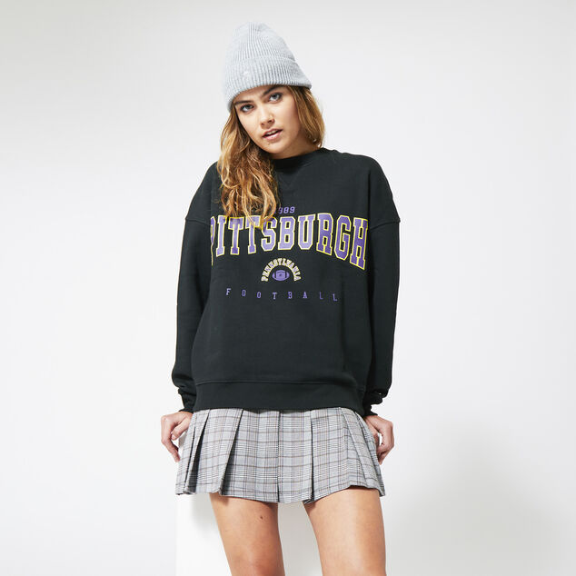 Sweater Sue image number 6