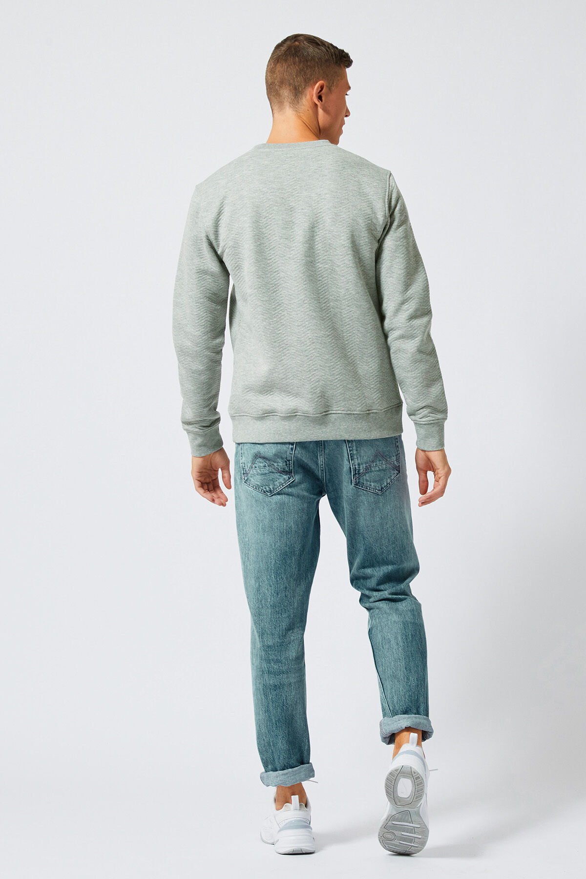 Sweater Saul image number 2