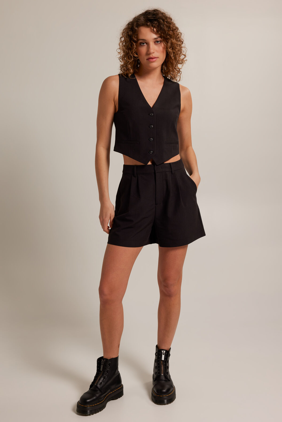 Short Noemi image number 1