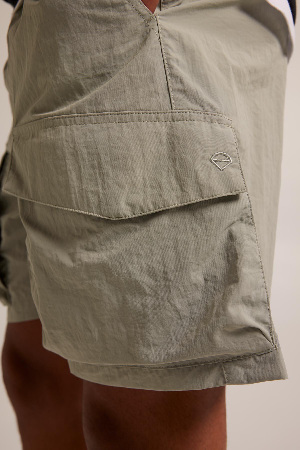 Short Nolan image number 3