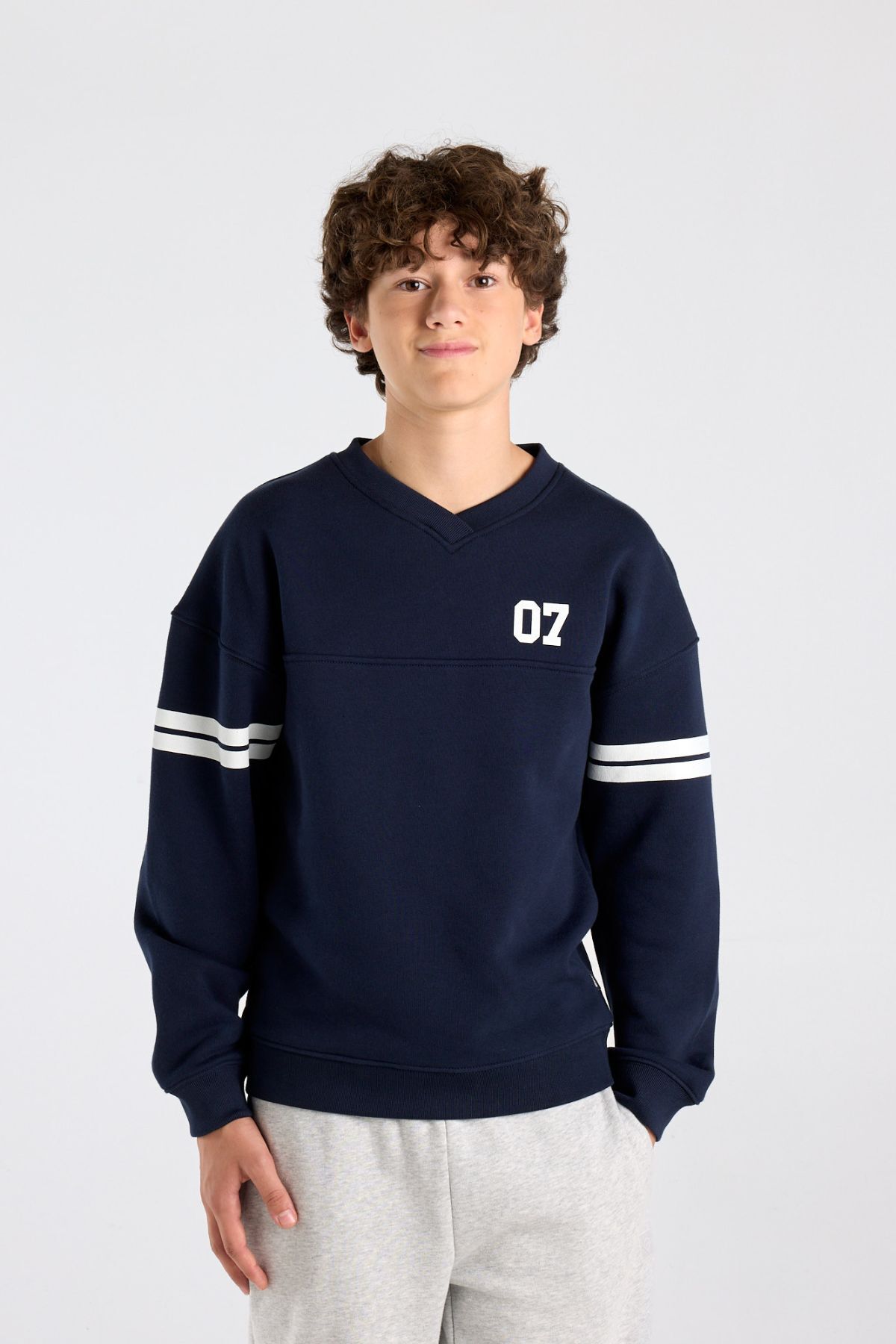 Seven Jr image number 0