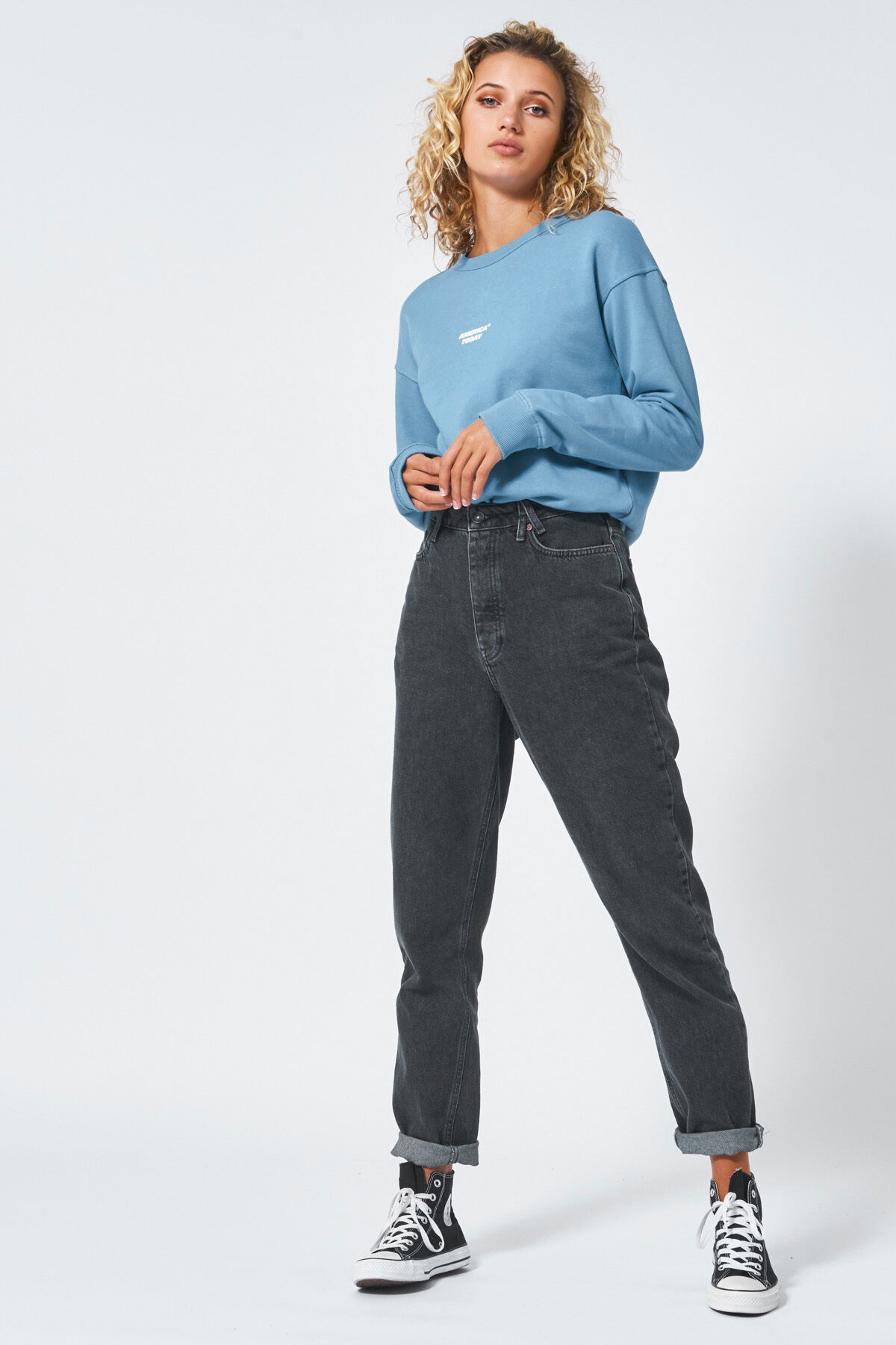 Sweater Suzy image number 1