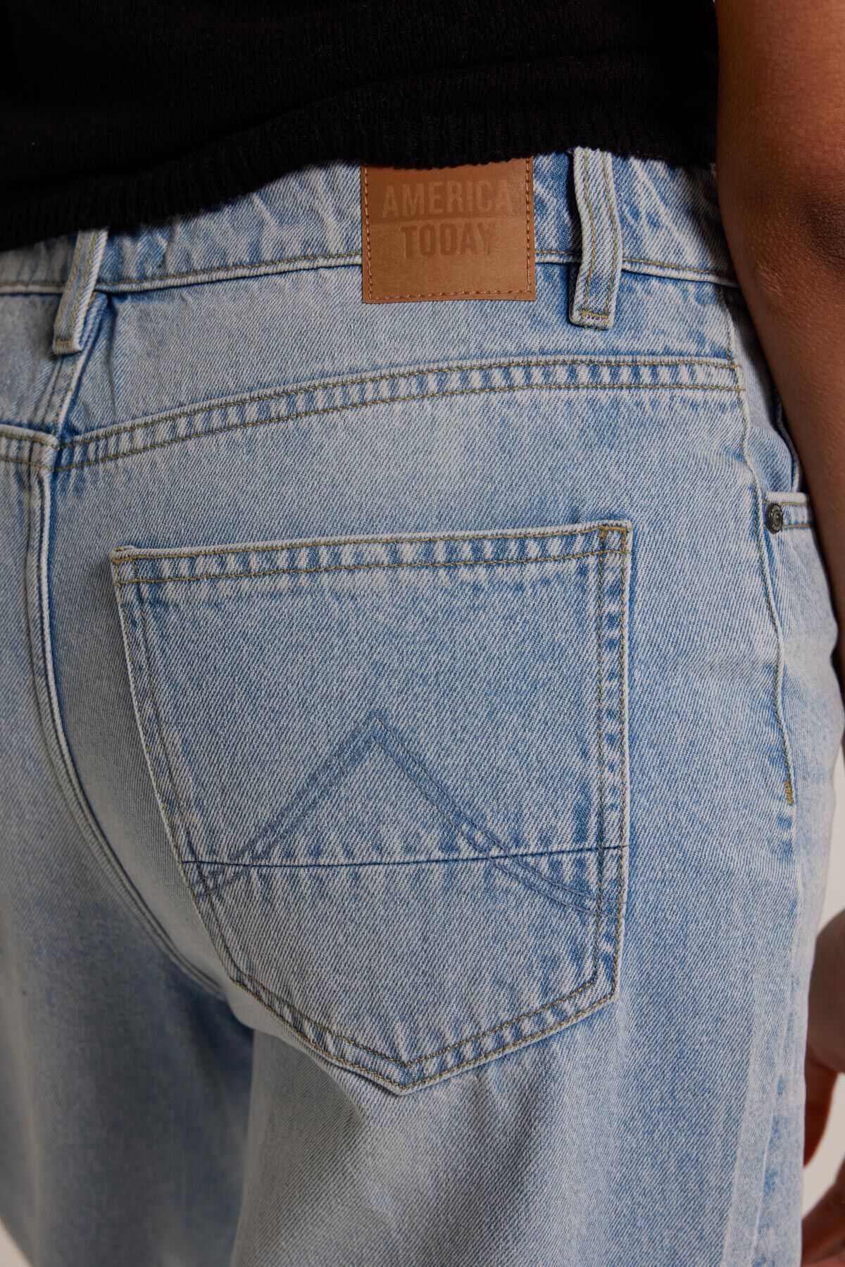 Jeans Irvine image number 4