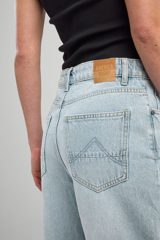 Jeans Irvine image number 4