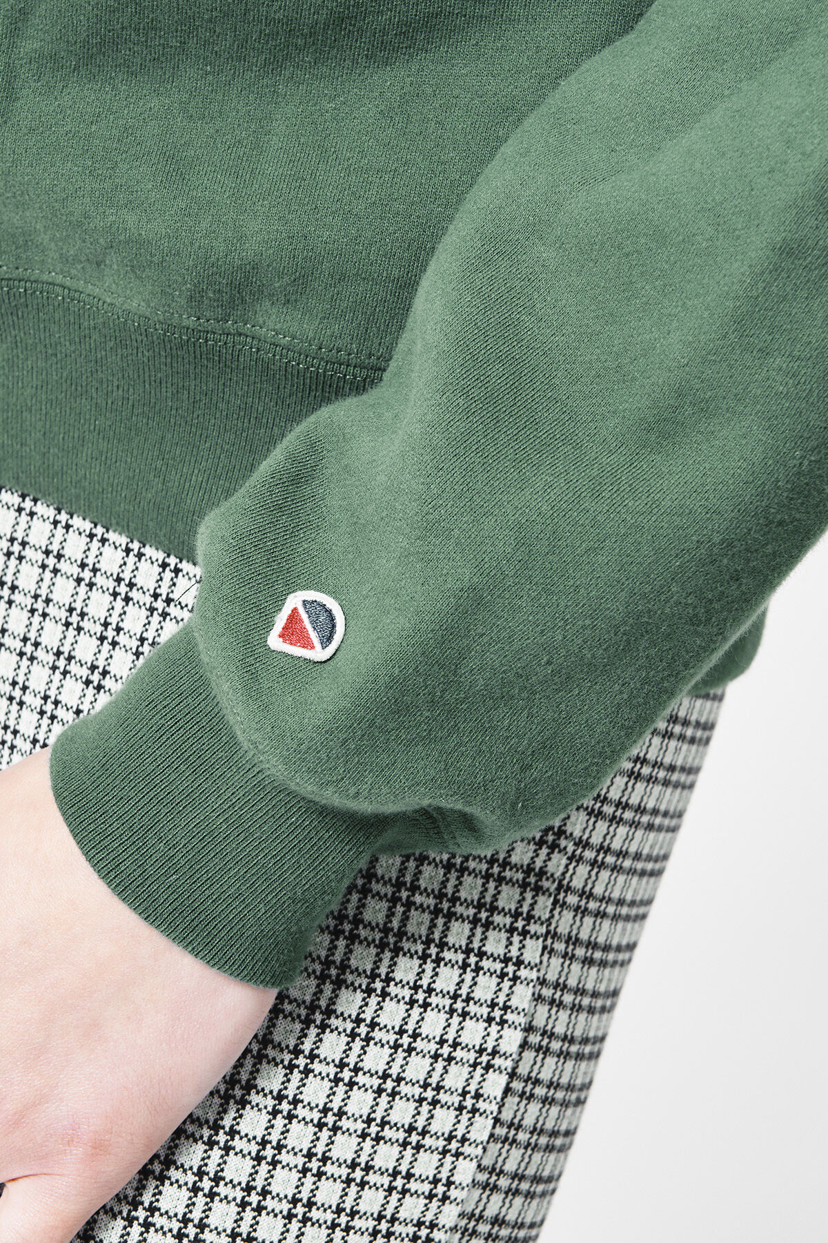 Sweater Sue image number 3