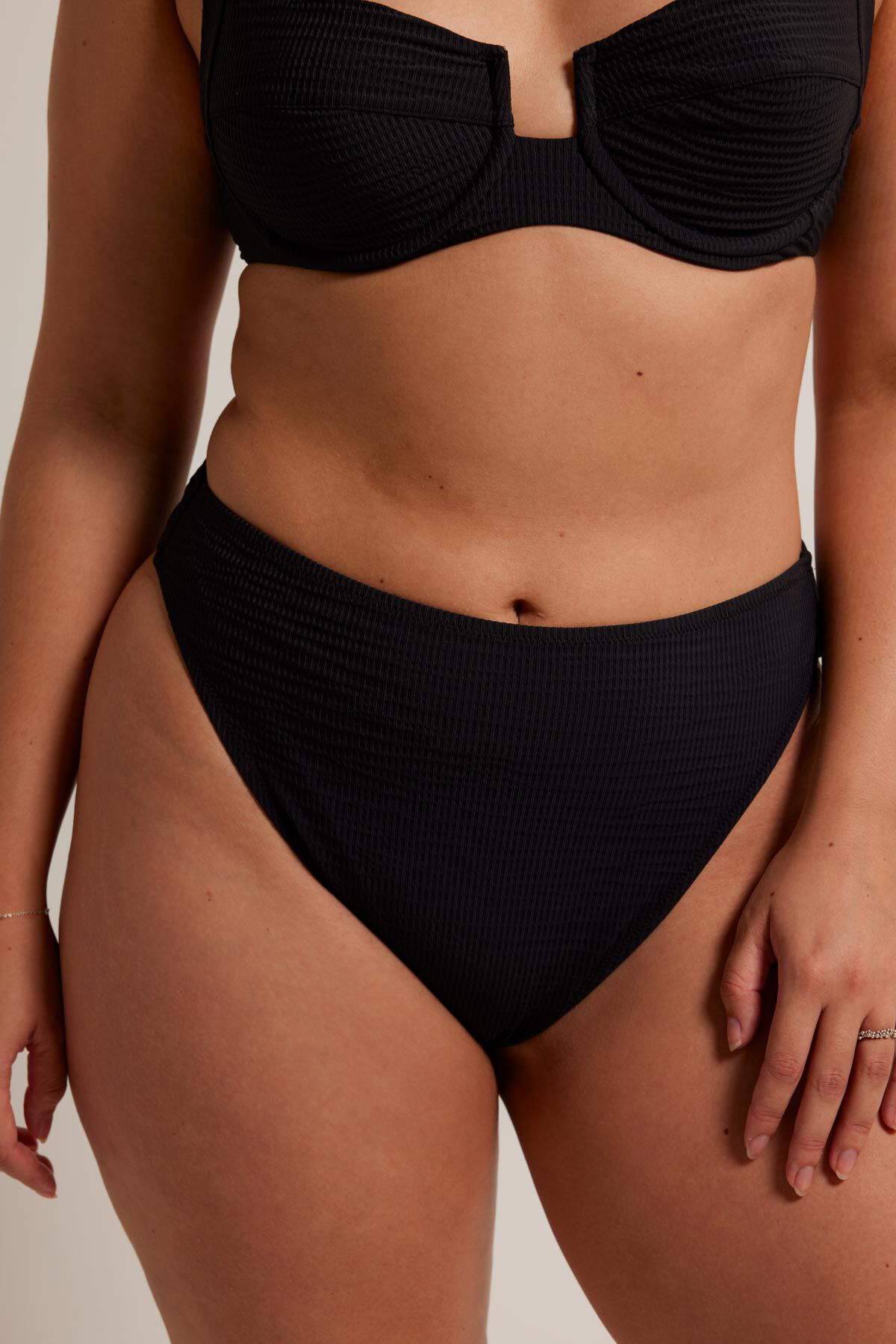 Bas de bikini taille haute Alida image number 1