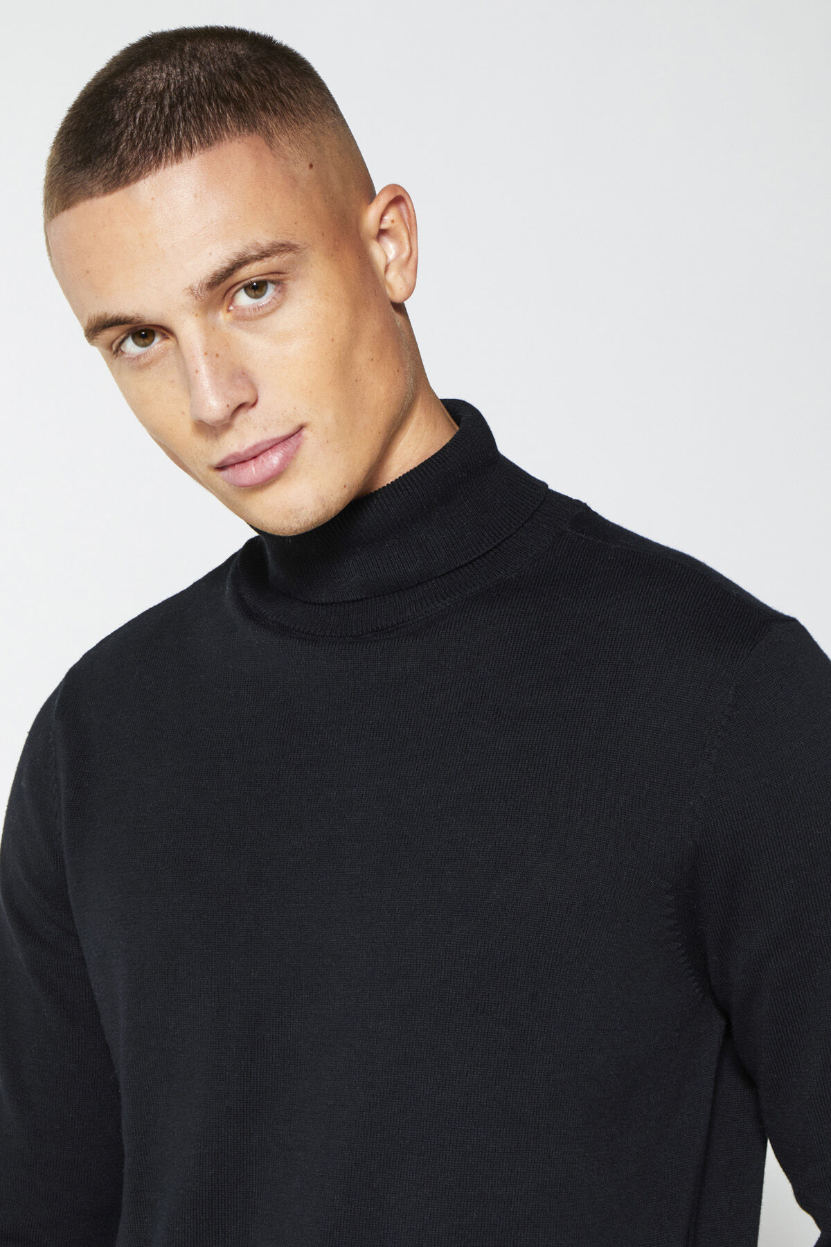 Pull turtleneck top