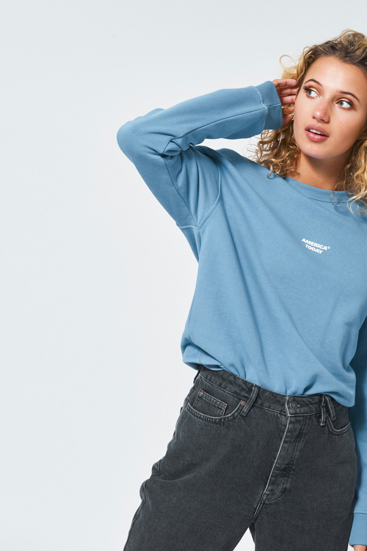 Sweater Suzy image number 0