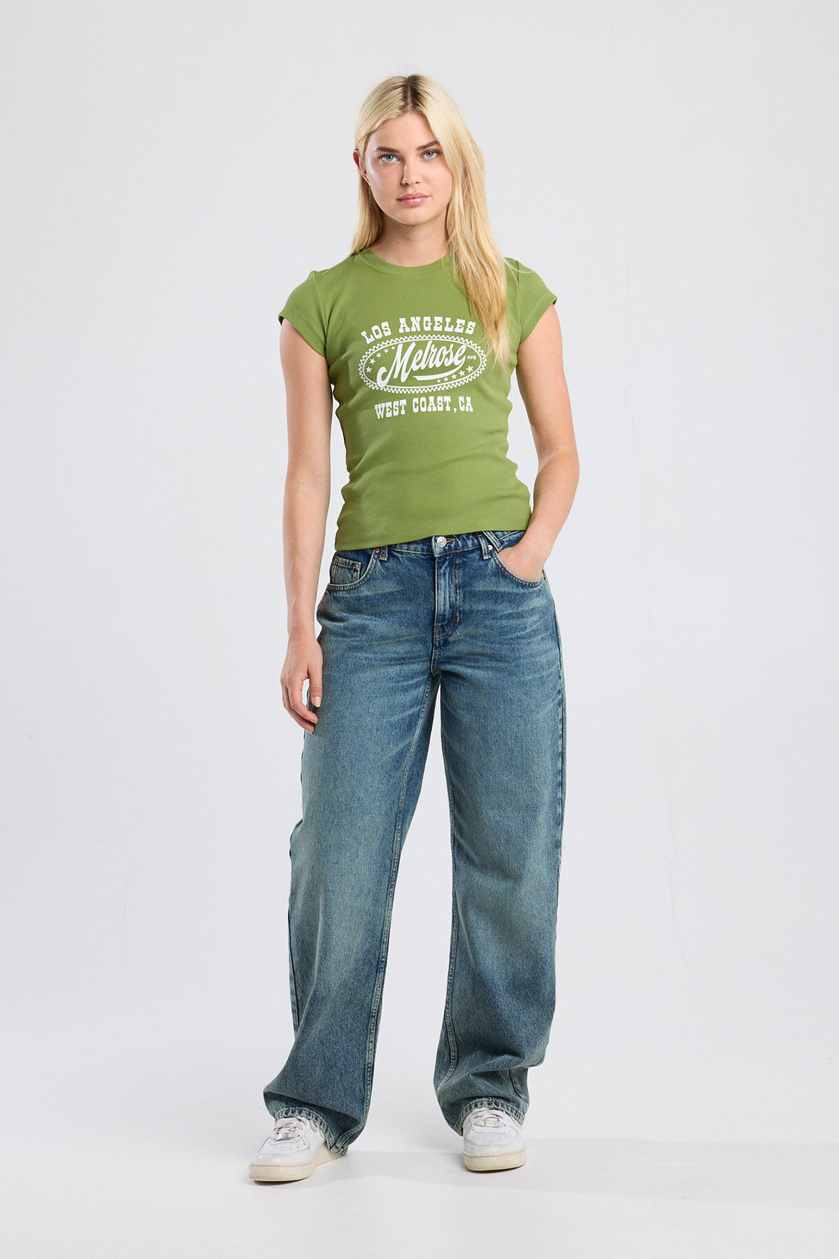 Ebony image number 1