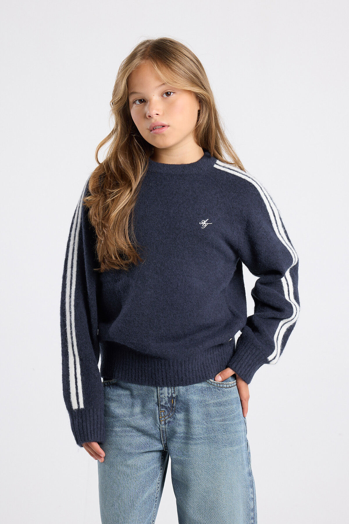 Kira jr image number 0