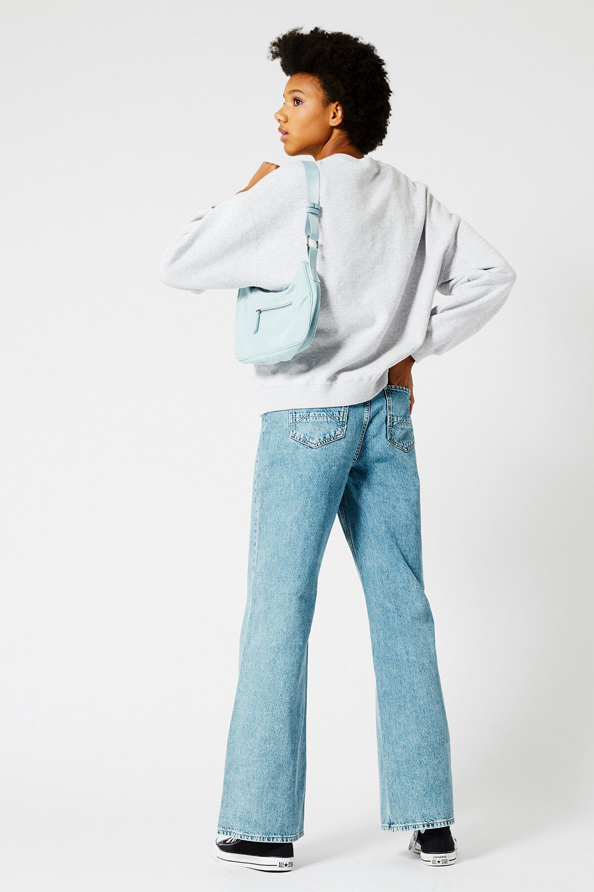 Sweater Sue image number 2