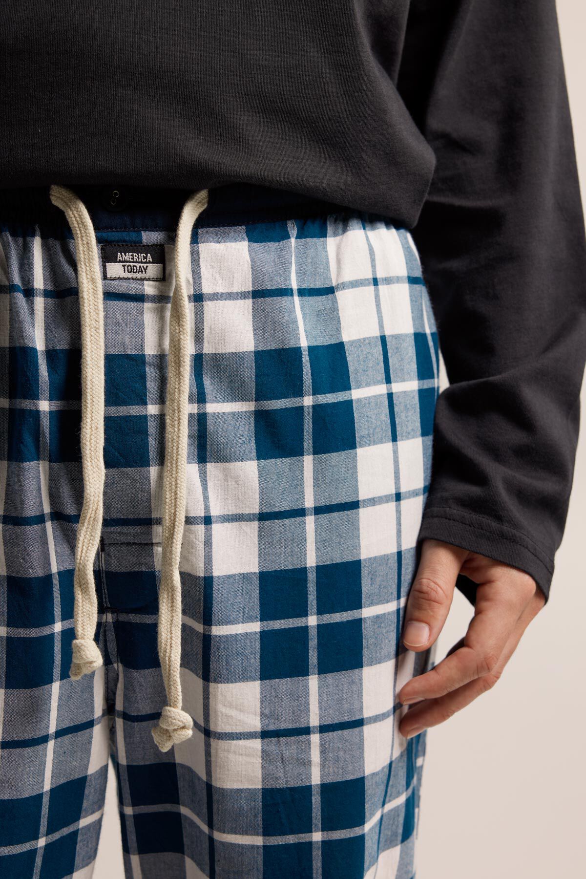 Loungepants Lake image number 3